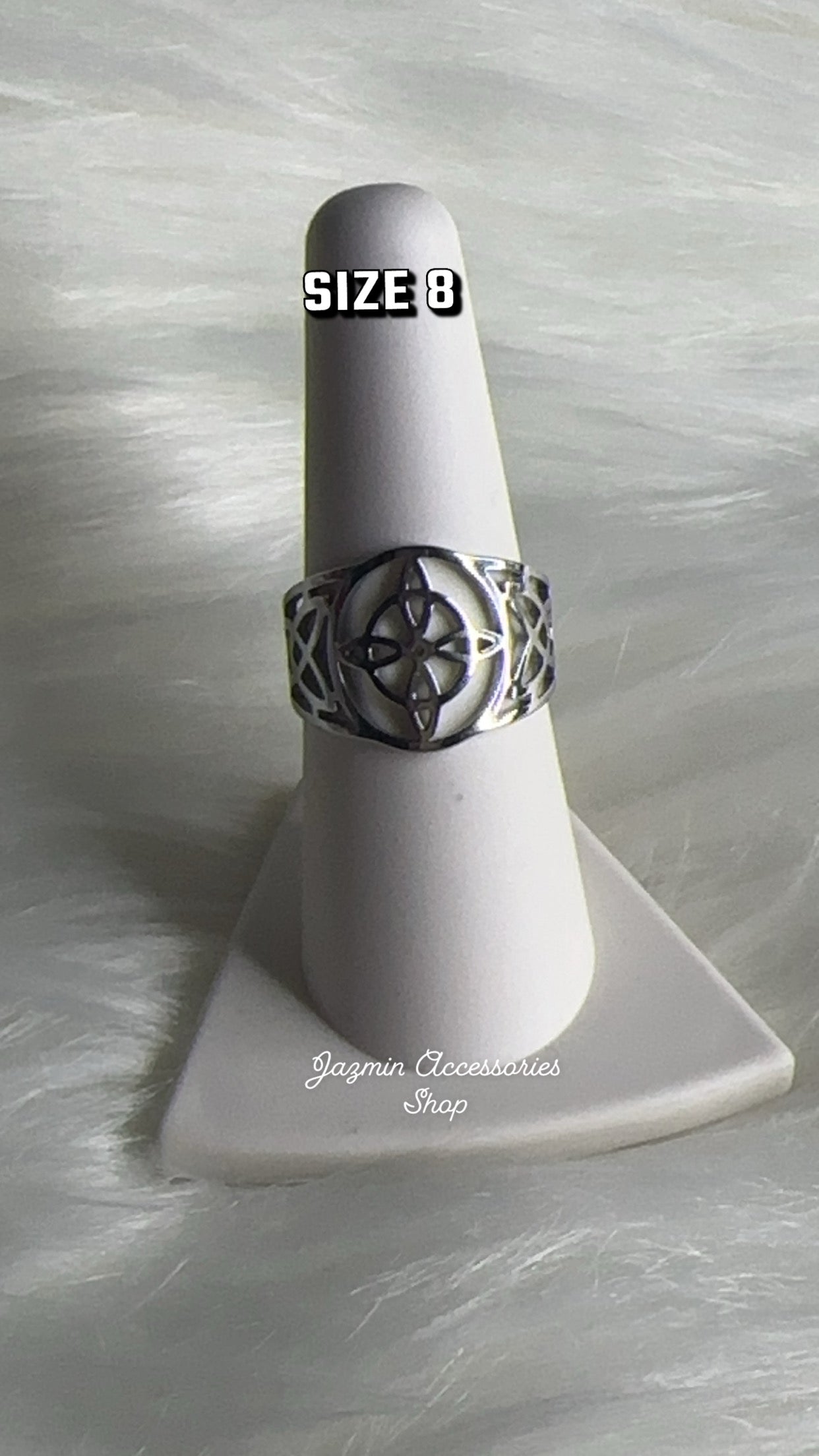 Witch knot size 8 ring